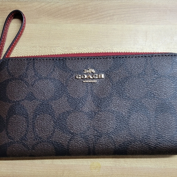 Coach NWOT Long Zip Around Wallet Wristlet Signature C - Picture 1 of 6
